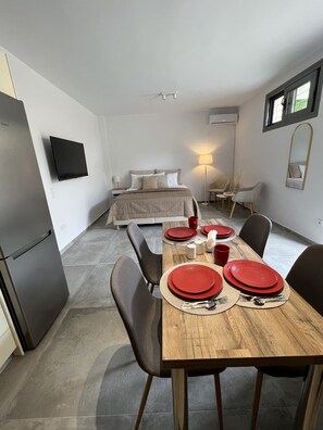 1 bedroom, iron/ironing board, WiFi, bed sheets - Modern & Cozy Studio (Κορώνη)