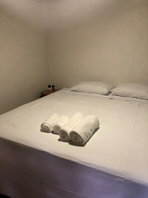 Quarto casal ou duplo standard | Roupas de cama antialérgicas, camas com colchões pillow-top