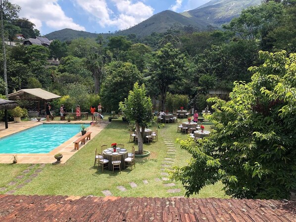 Vista frontal de la propiedad