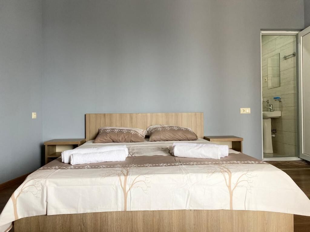 Classic Triple Room | Iron/ironing board, free WiFi