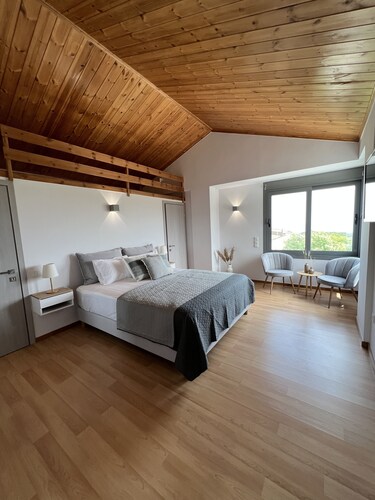 Modern & Luxury Maisonette