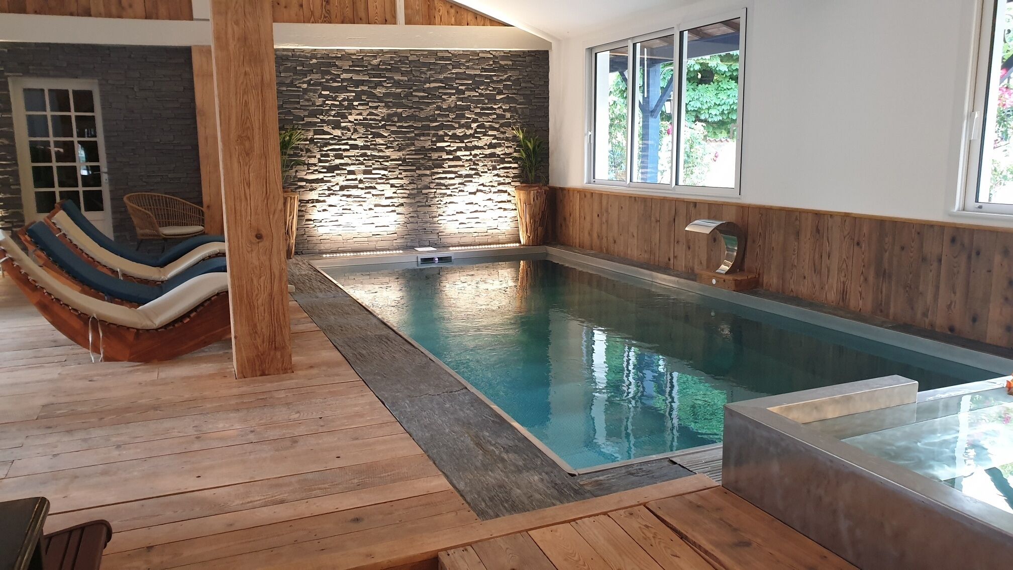 Piscine couverte, piscine extérieure