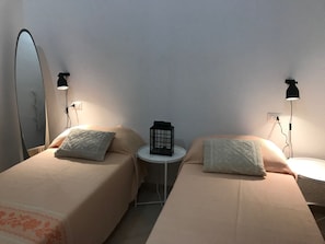 3 chambres, fer et planche à repasser, Wi-Fi, draps fournis