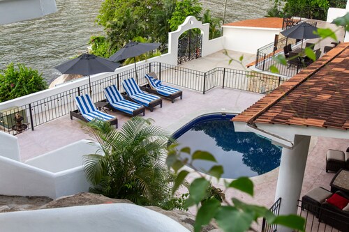 Casa Sol Large beautiful estate ocean front, with the jungle in your backyard!