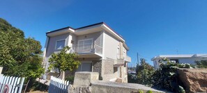 Exterior - 150-square-meter beachfront apartment in Fertilia (Fertilia)