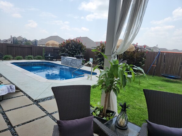 Alberca al aire libre y alberca climatizada