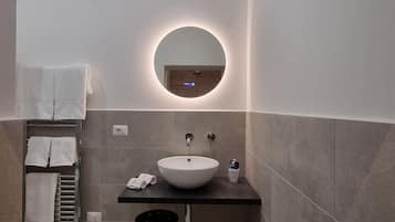 Dusj, hårføner, bidé og håndklær