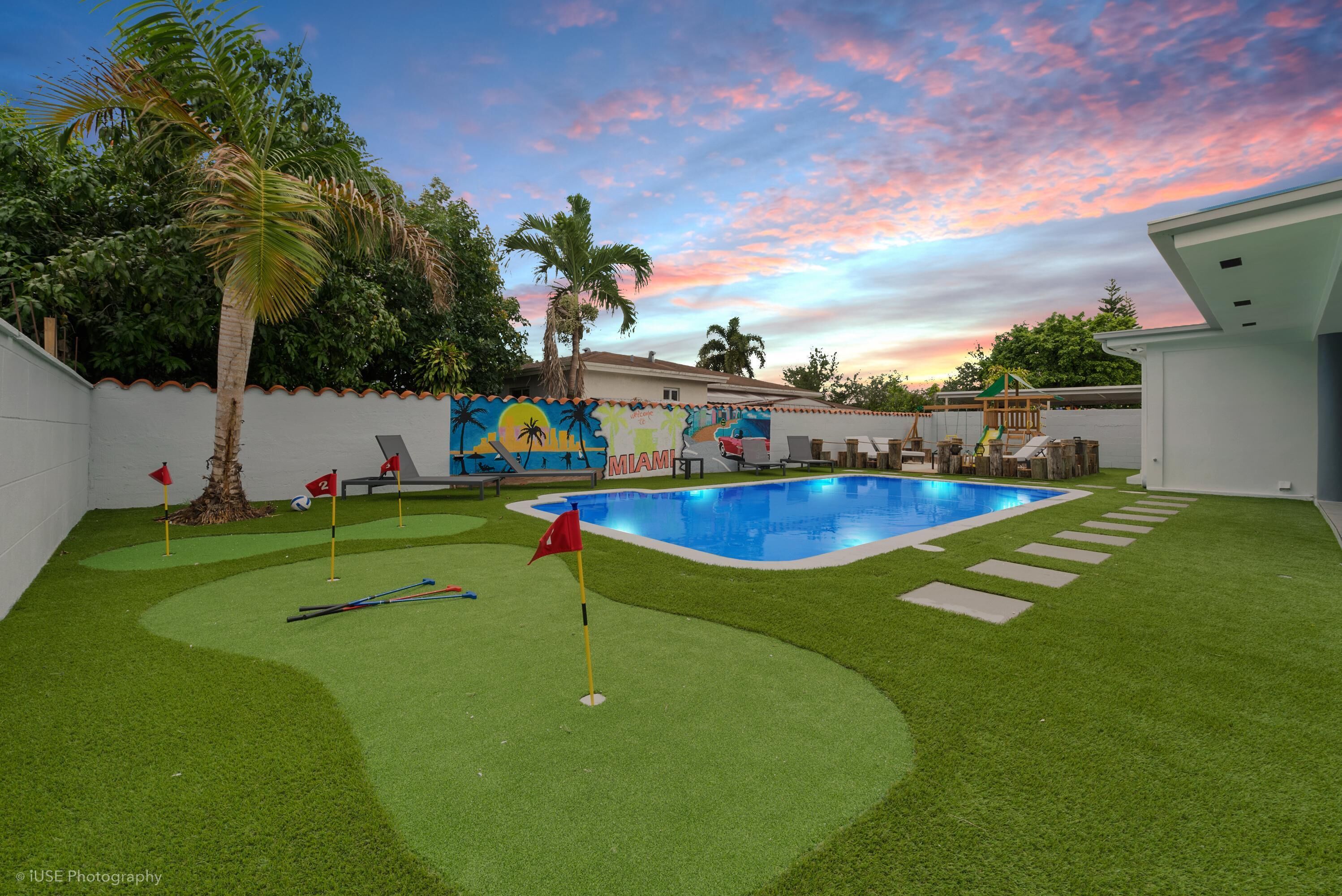 Modern Chic Retreat with Pool and Full amenities backyard