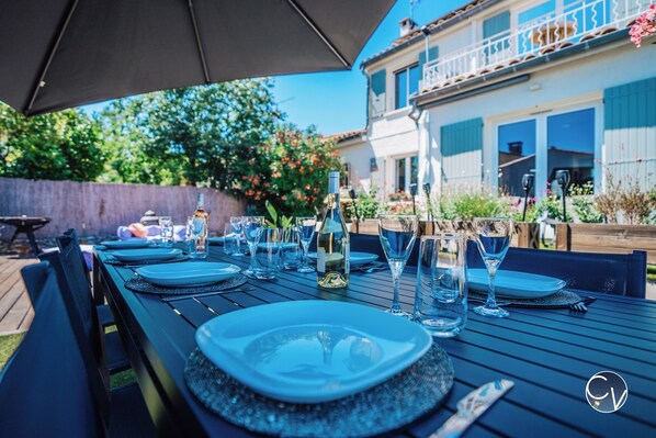 تناول الطعام بالخارج