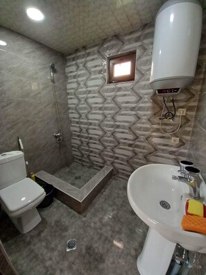 Dusche, Handtücher, Seife, Toilettenpapier