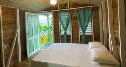 Barbara - Eco Cottage on the Edge of a Rainforest