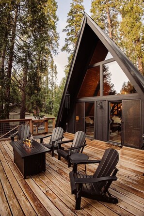 Terrace/patio - Modern Black A-Frame overlooking a Meadow w/ AC! (Shaver Lake)