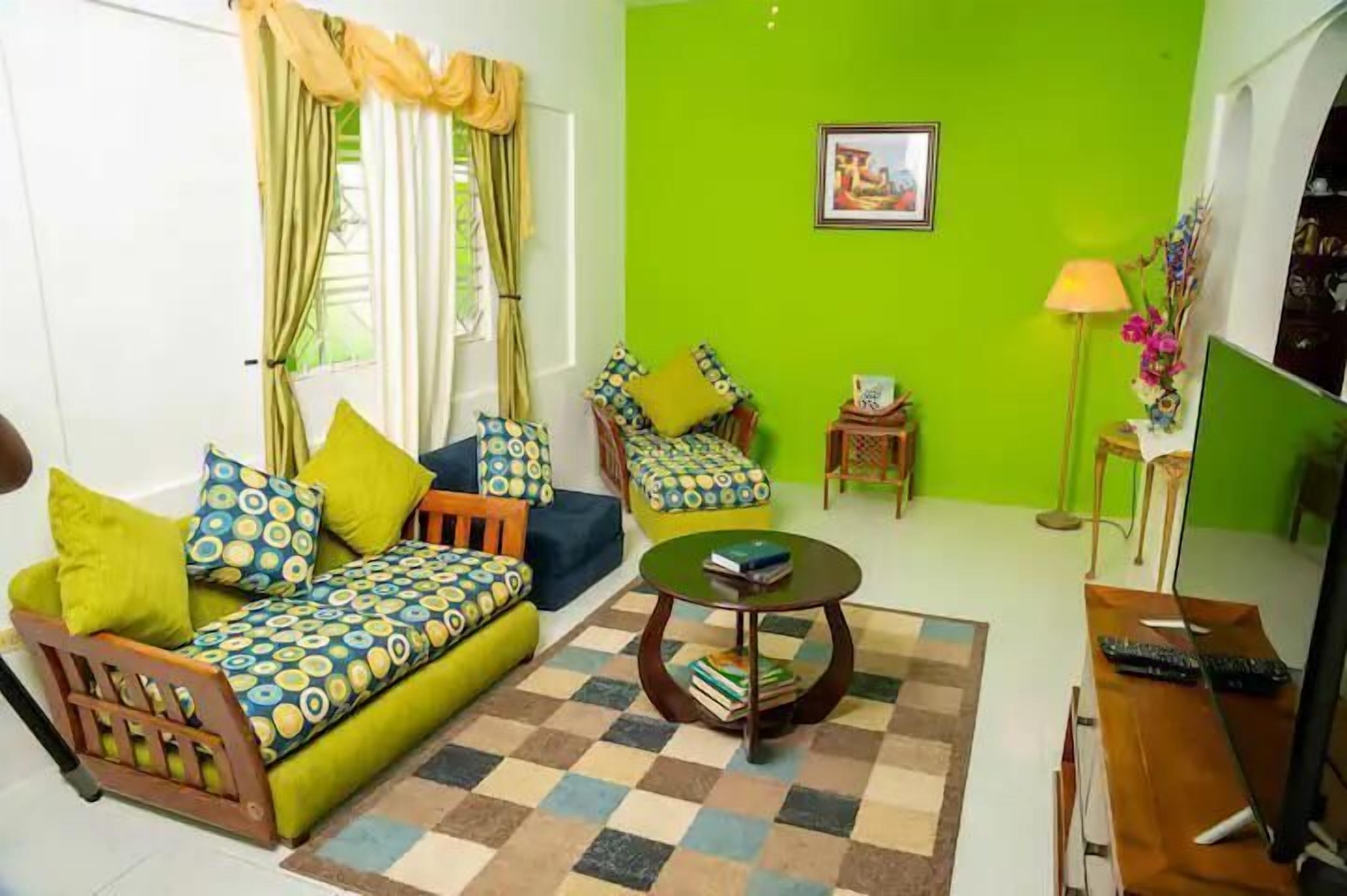 Family Villa | Living room | Flat-screen TV