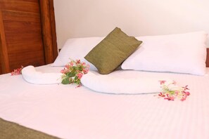 Comfort-Doppelzimmer | Hochwertige Bettwaren, individuell eingerichtet, Schreibtisch