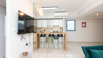 Apartemen Klasik | Area keluarga | Televisi layar datar 50-inci dengan saluran TV kabel dan TV