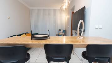 Apartemen Klasik | Dapur pribadi | Lemari es besar, microwave, oven, dan kompor