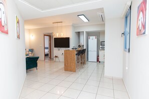 Classic Apartment | Living area | 50-inch flat-screen TV with cable channels, TV - Mahane Yehuda Market Apartment Jerusalem (Jerusalem)