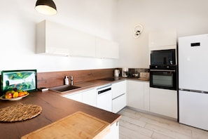 Fridge, microwave, oven, stovetop