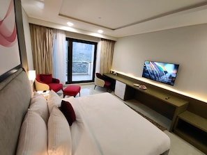 Iron/ironing board, free WiFi, bed sheets