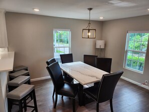 Dining - Cozy, charming house. Just South of Bishop Arts and Winnetka Heights. (Dallas)