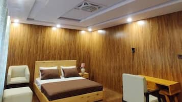Deluxe Double Room | Iron/ironing board, free WiFi, bed sheets