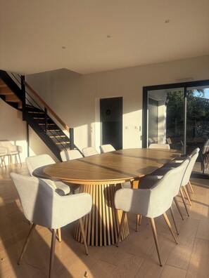 Dining - 5 minutes from La Hume beach, luxury family villa (Gujan-Mestras)
