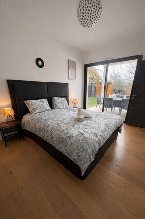 Iron/ironing board, WiFi, bed sheets