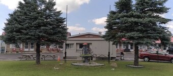Maple Leaf Motel