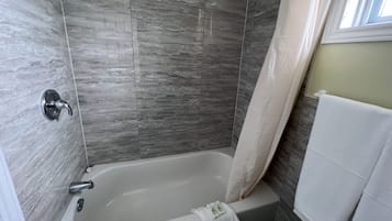 Basic Room | Bathroom | Towels
