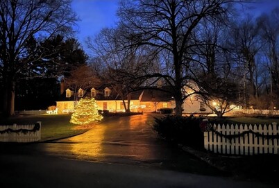 The Woodland Hideaway at Fox Knoll-Grand Park! Concerts! Sleeps 4+-Entire floor!