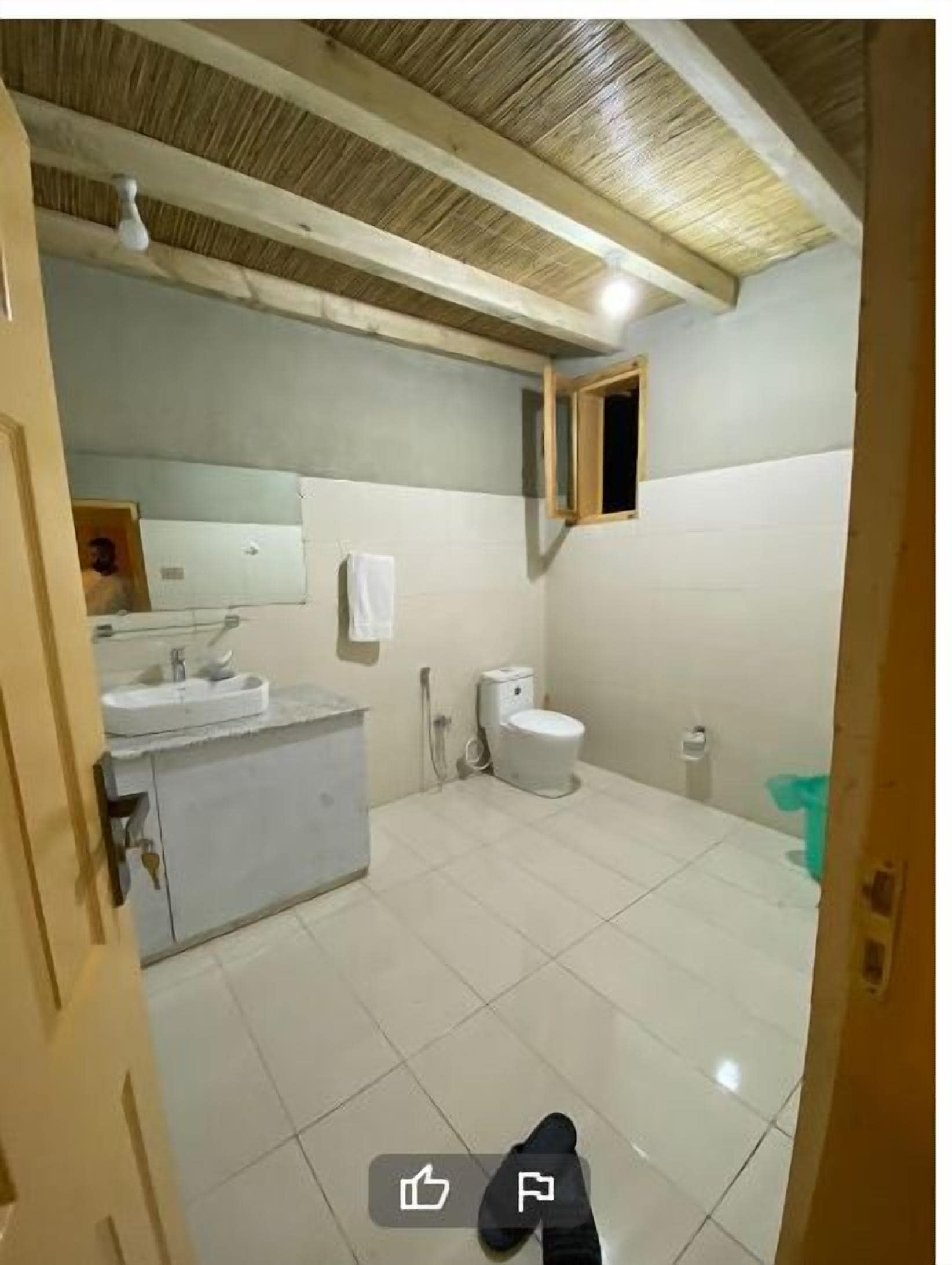 Deluxe dubbelrum | Badrum | Dusch, lyxtoalettartiklar, handdukar och tvål