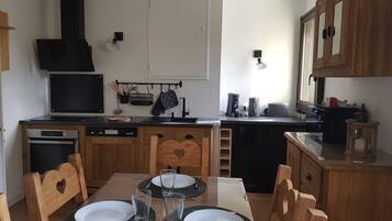 Réfrigérateur, four, plaque de cuisson, lave-vaisselle