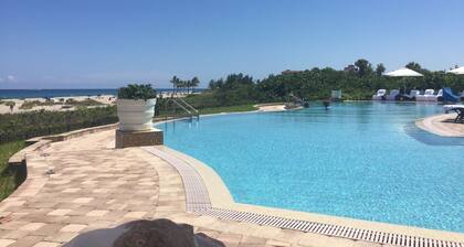 Spectacular Ritz Carlton Oceanfront Penthouse Top Floor on calm Private Beach