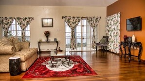 Biệt thự dành cho gia đình | Phòng ăn