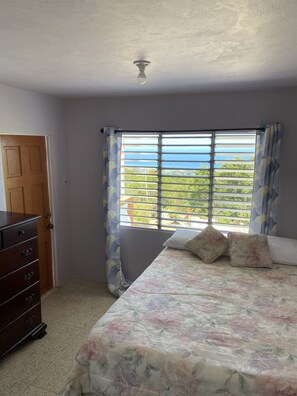 4 bedrooms, iron/ironing board, free WiFi
