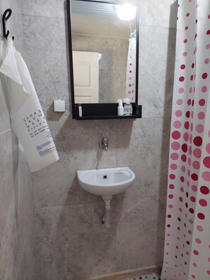 Standard Bungalow | Bathroom