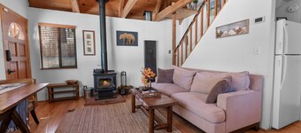 Family! FirePit! Pets! Foosball! BBQ! Wi-Fi! Patio! CableTV! Romantic!