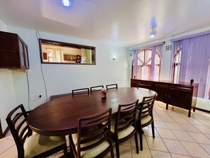 Dining - Home feeling place 10 minutes city center (Arusha)