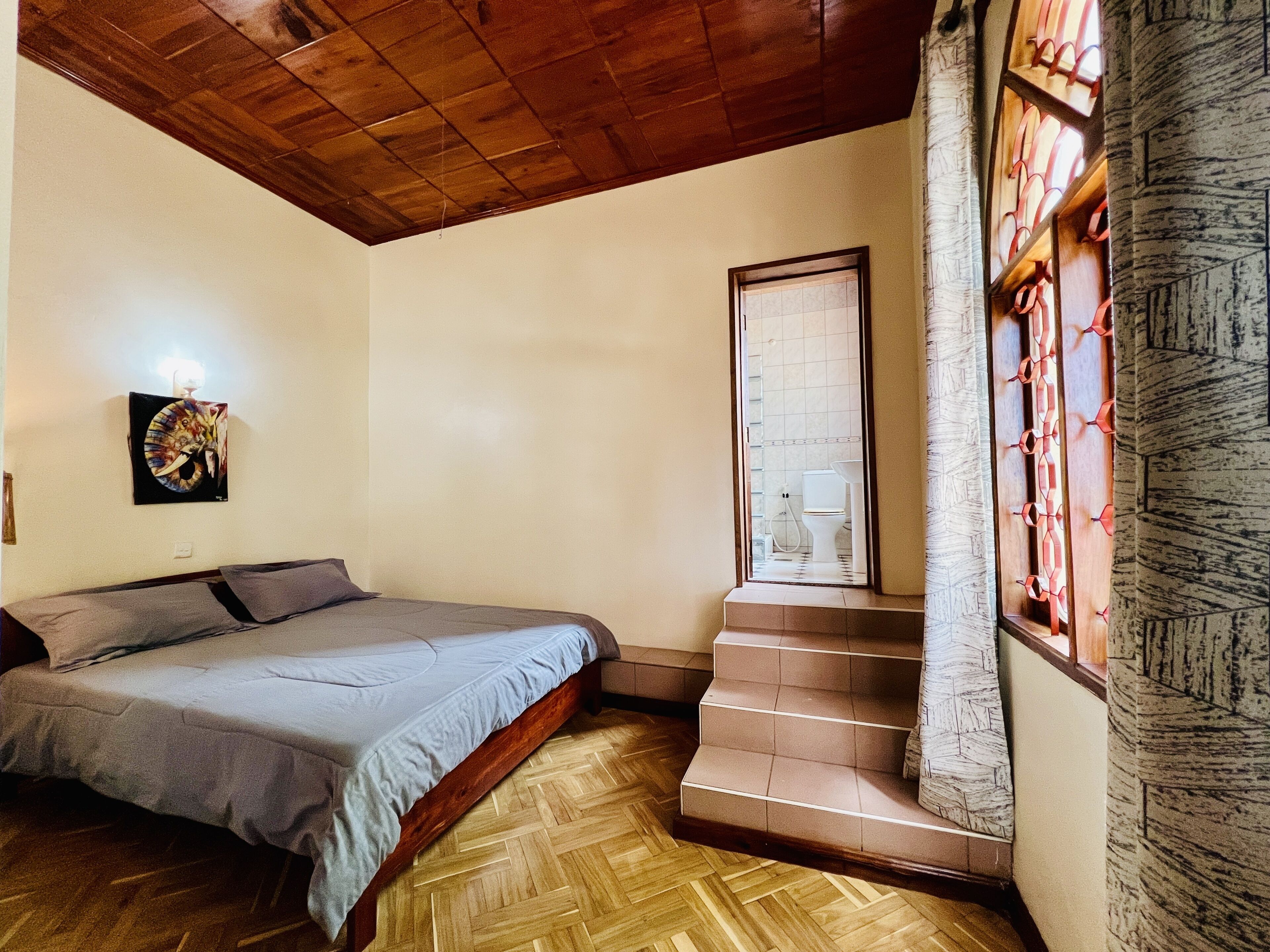 6 bedrooms, desk, iron/ironing board, free WiFi