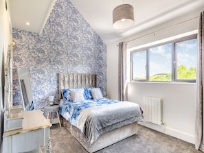 5 bedrooms, free WiFi, bed sheets