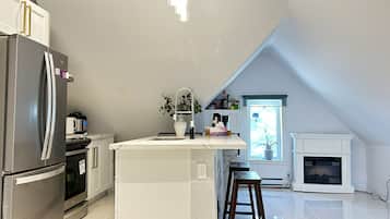 Mikroaaltouuni, uuni, liesi, astianpesukone