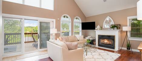 Een smart-tv en een open haard