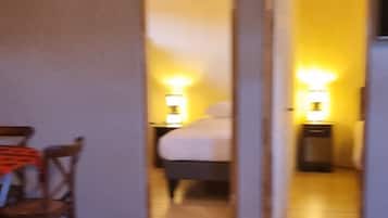 2 phòng ngủ, trang trí khác biệt