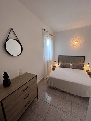 2 chambres, fer et planche à repasser, Wi-Fi, draps fournis