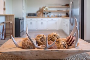 Fridge, microwave, oven, stovetop - VIEWS, hot tub, dog friendly, near trailheads! (Sedona)