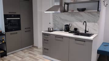 Refrigerador, horno, parrilla de estufa y lavavajillas