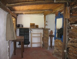 Interior - Exclusive alternative to camping in the shade of ancient poplars (Palinuro)