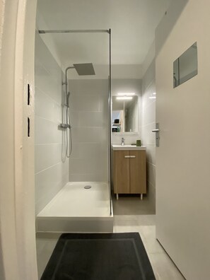 Shower, towels, toilet paper