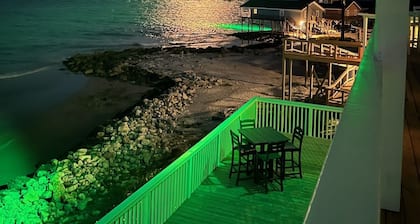 Beachfront Luxury Retreat â Oceanfront, Family & Pet-Friendly Paradise