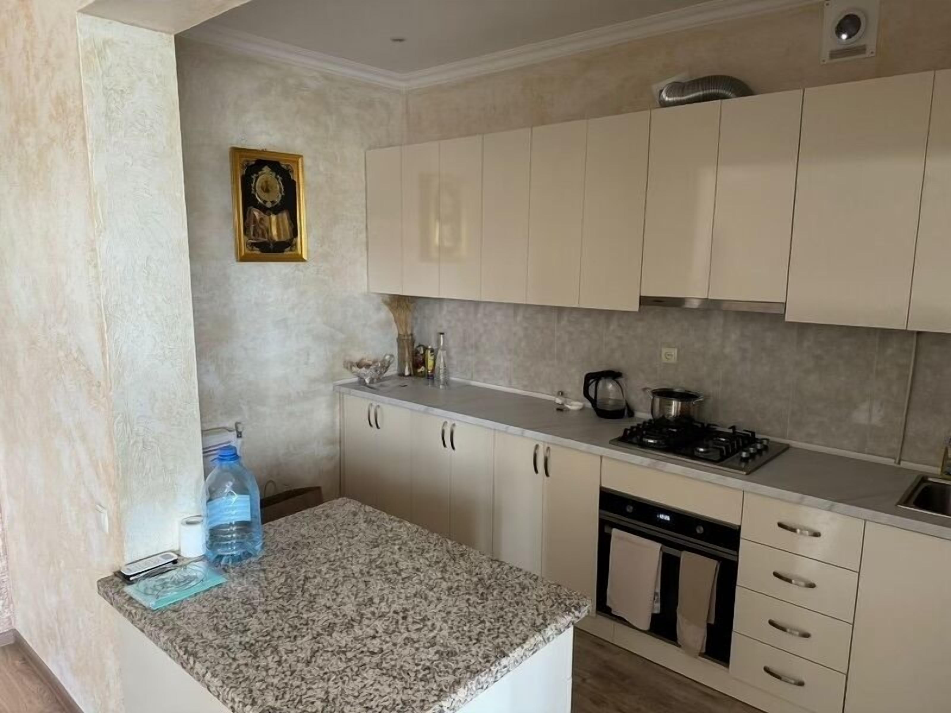 Réfrigérateur, four, plaque de cuisson, cafetière/bouilloire